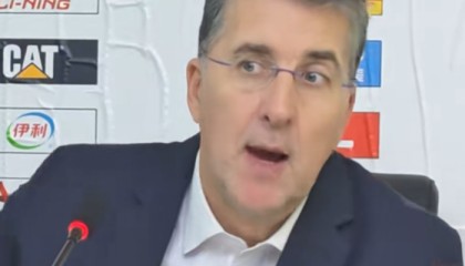 华体会体育-胜四川发布会！格兰认可3潜力小将+力挺西尔扎提，吴冠希寄语健康|冯傲|四川男篮|篮板|新疆男篮|球队_新浪体育_新浪新闻