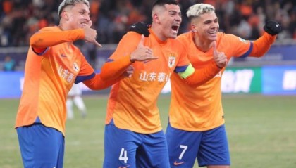 泰山4外援破门！克雷桑闪击卡扎处子球 亚冠靠他们