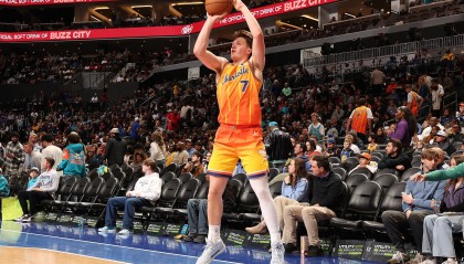 追梦：克尼佩尔投篮像年轻的克莱 但防守和竞争力还不能比肩