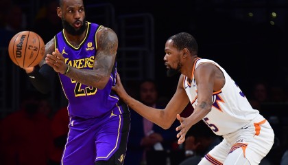 A-史密斯：詹杜被骂不为离队而是抱团&amp;投敌 若字母要走没人会骂他